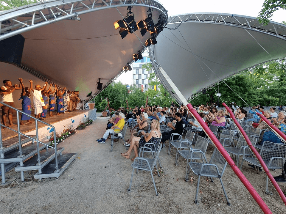Concert en Plein Air - Performance musicale en extérieur